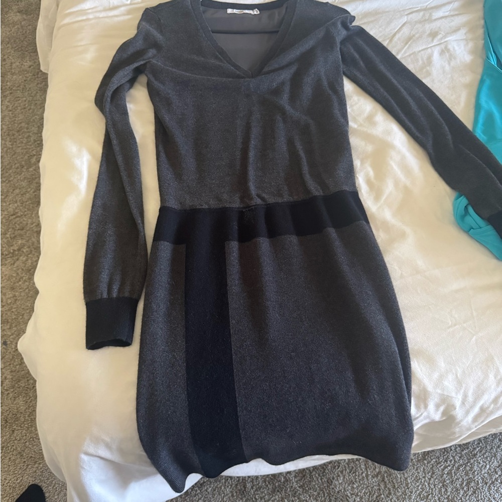 Bailey 44 Gray V-Neck Long Sleeve Sweater Dress
